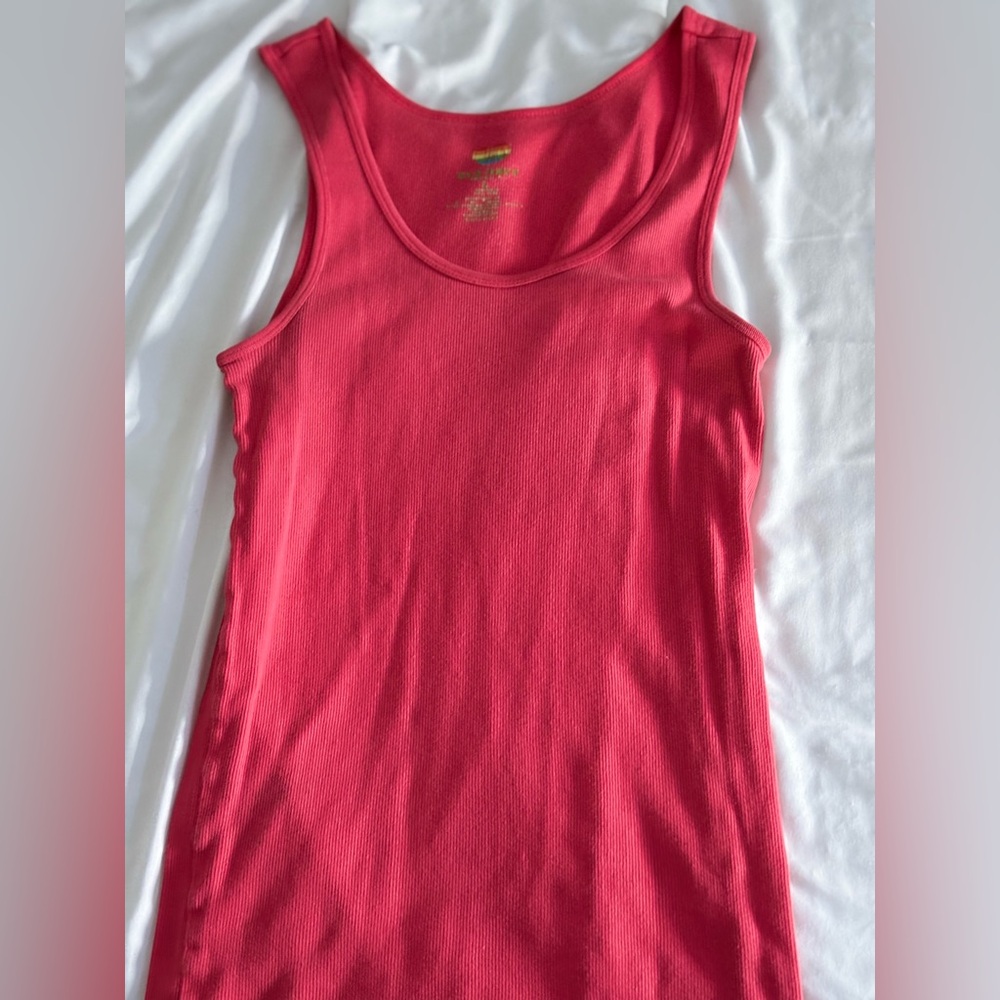 Pink tank top